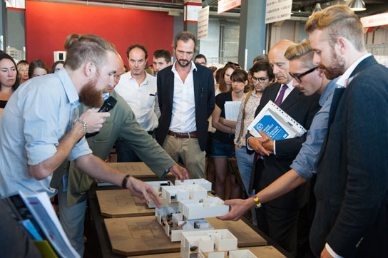 Los estudiantes de la ENSAP de Burdeos presentan sus maquetas, Agora 2014. © Jérémie Buchholtz