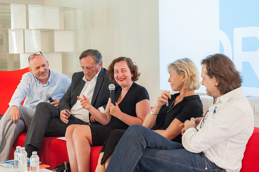 « Intérêt public et architecture » avec de gauche à droite : Benoit Lasserre, Michel Gaidot, Anouk Legendre, Elizabeth Touton et Eric Wirth.